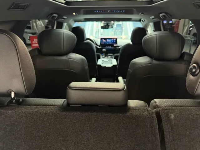 Toyota Sienna — Фото автомобиля 6