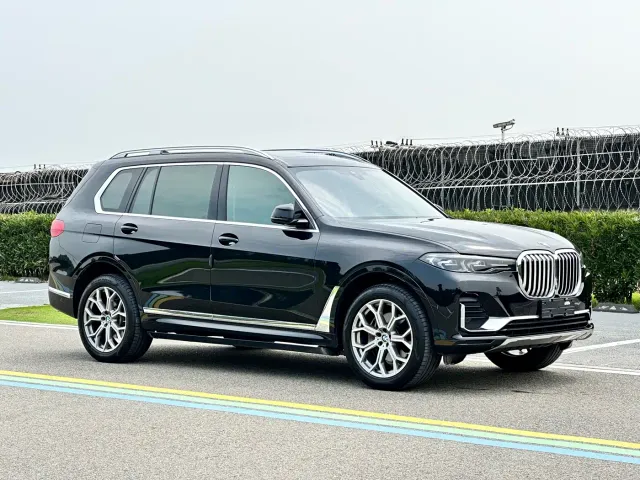 BMW X7 — Фото автомобиля 3