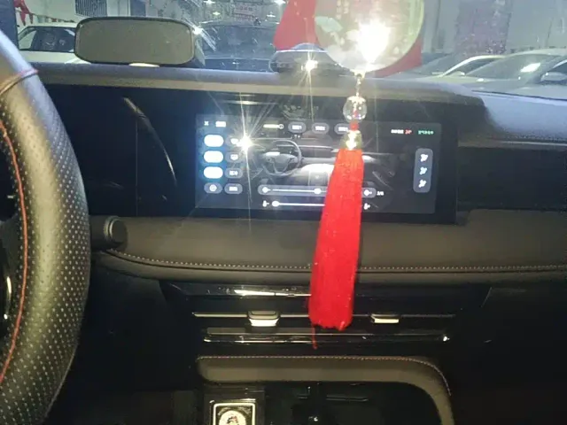Roewe i5 — Фото автомобиля 12