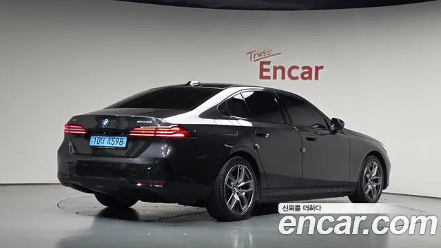 BMW i5 G60 — Фото автомобиля 2