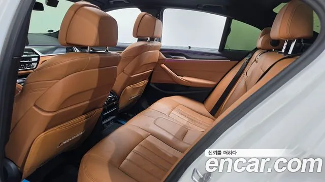 BMW 5 Series G30 — Фото автомобиля 16