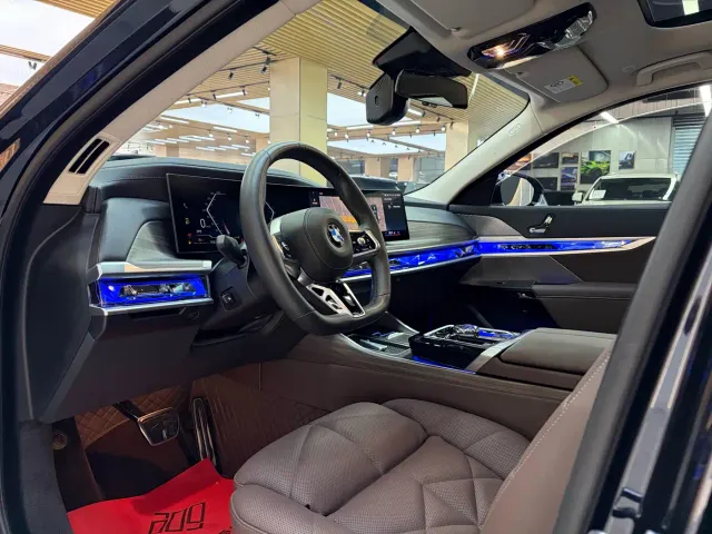 BMW 7 Series — Фото автомобиля 15
