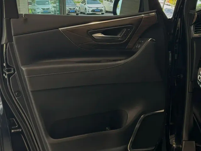 Toyota Alphard — Фото автомобиля 6