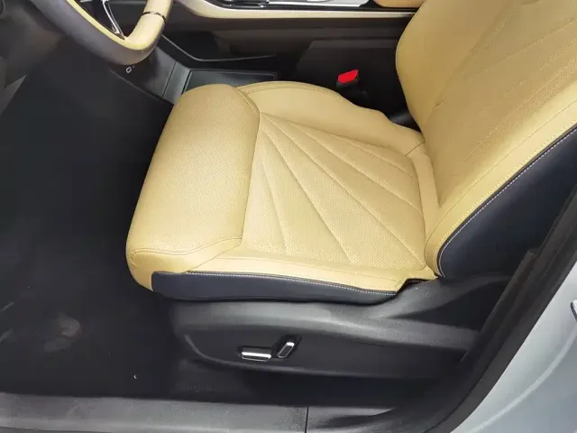 Geely Boyue L — Фото автомобиля 20