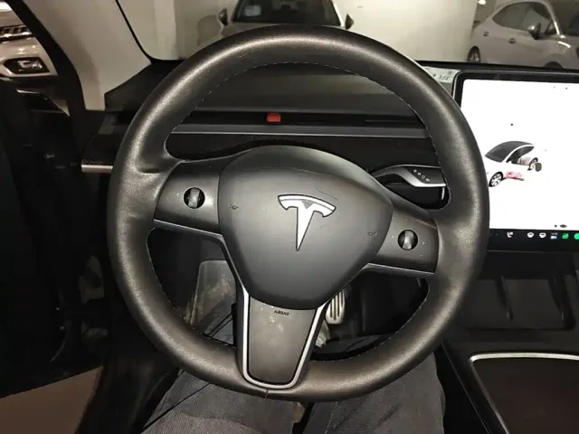 Tesla Model Y — Фото автомобиля 10