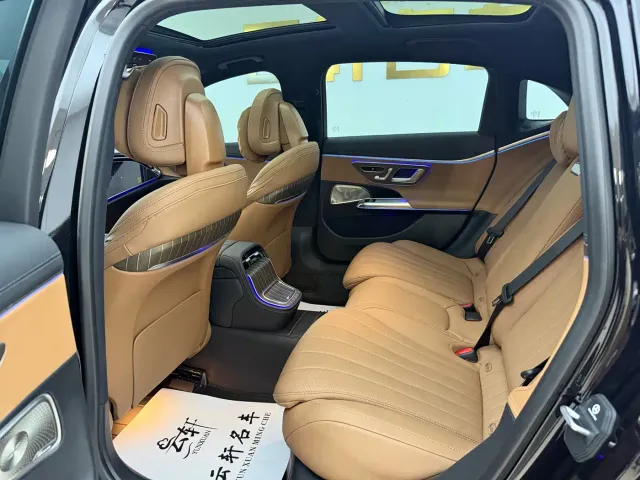 Mercedes-Benz E-Class — Фото автомобиля 18