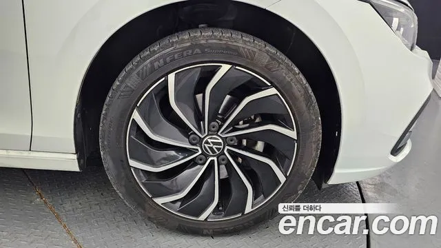 Volkswagen Golf Golf 8 поколение 2.0 TDI Prestige — Фото автомобиля 5