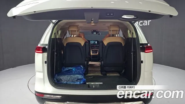 Kia Carnival Generation 4 — Фото автомобиля 20