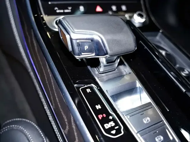 Audi A8 — Фото автомобиля 21