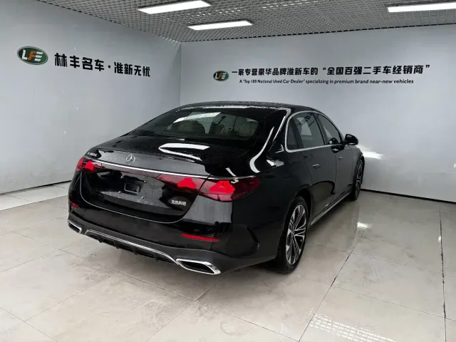 Mercedes-Benz E-Class — Фото автомобиля 4