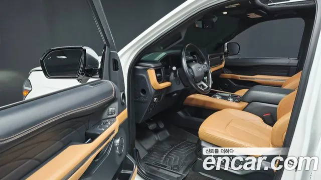 Ford Expedition — Фото автомобиля 15