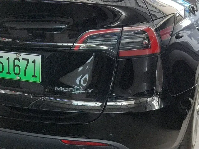 Tesla Model Y — Фото автомобиля 7