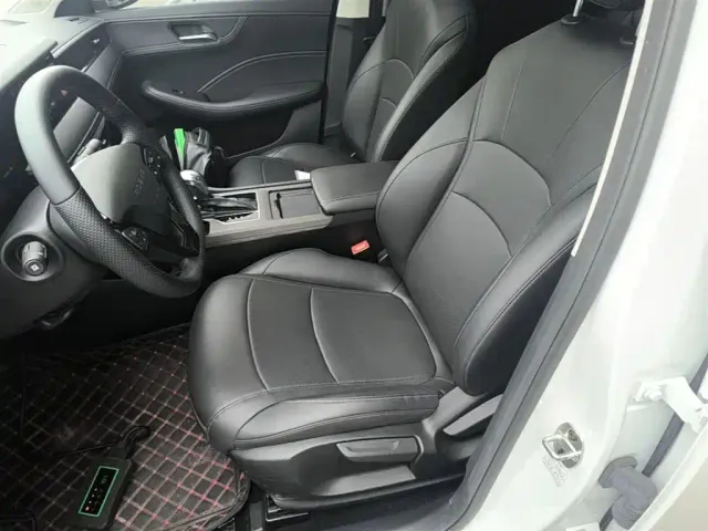 Roewe i5 — Фото автомобиля 14