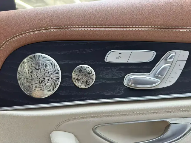 Mercedes-Benz E-Class — Фото автомобиля 12