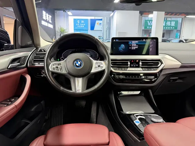 BMW iX3 — Фото автомобиля 7