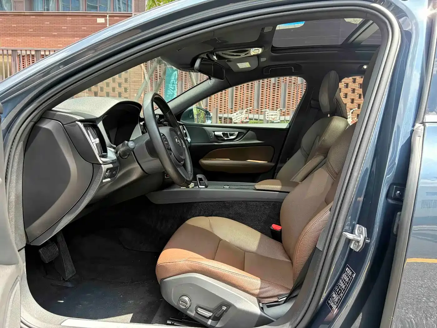 Volvo Volvo S60 2022 B4 Smart Comfort Luxury Edition — Фото автомобиля 6