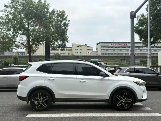 Roewe RX5 — Фото автомобиля 4