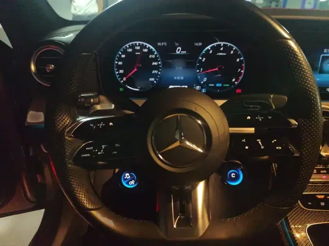Mercedes-Benz E-Class AMG — Фото автомобиля 11