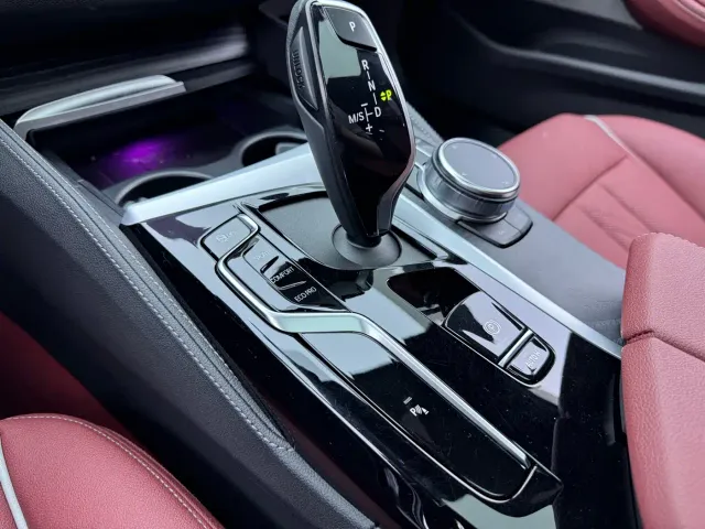 BMW 5 Series — Фото автомобиля 9