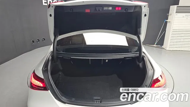 Mercedes-Benz E-Class — Фото автомобиля 16