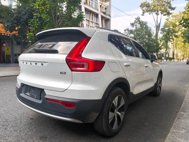 Volvo XC40 — Фото автомобиля 5