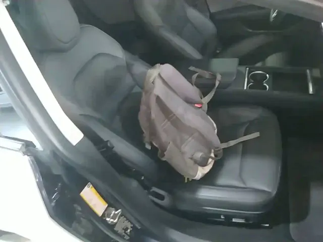 Tesla Model 3 — Фото автомобиля 24