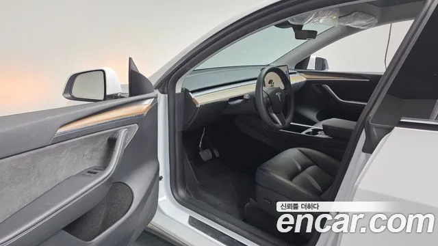 Tesla Model Y — Фото автомобиля 2