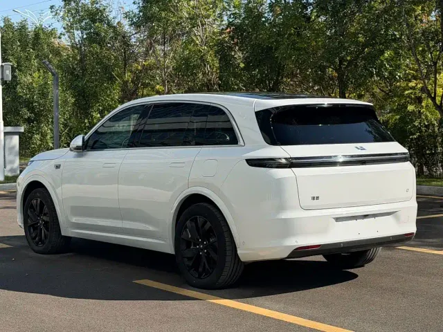 Li Auto L7 — Фото автомобиля 6
