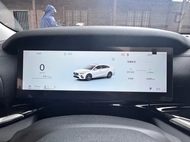 Geely Emgrand — Фото автомобиля 13