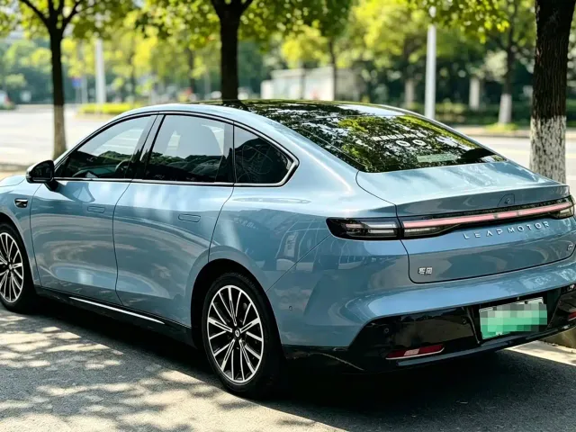 Leapmotor B01 — Фото автомобиля 6