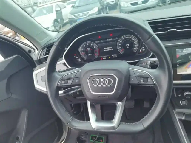 Audi Q3 — Фото автомобиля 10