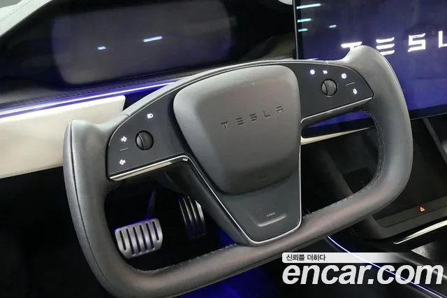 Tesla Model S — Фото автомобиля 12