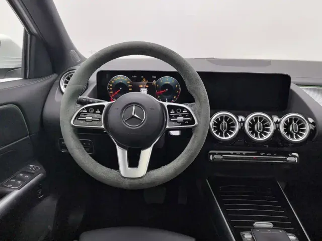 Mercedes-Benz GLA-Class — Фото автомобиля 11
