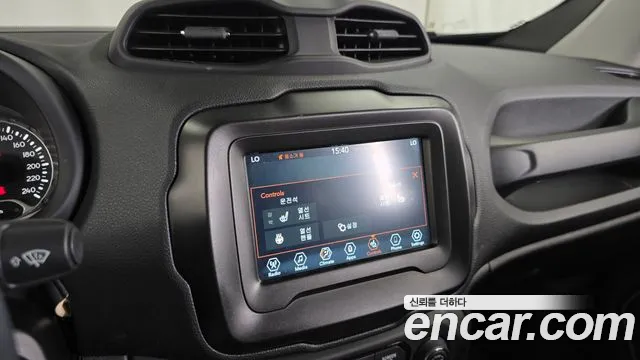 Jeep Renegade — Фото автомобиля 16
