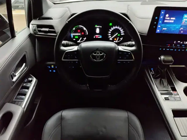 Toyota Sienna — Фото автомобиля 10