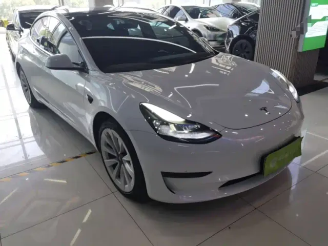 Tesla Model 3 — Фото автомобиля 3