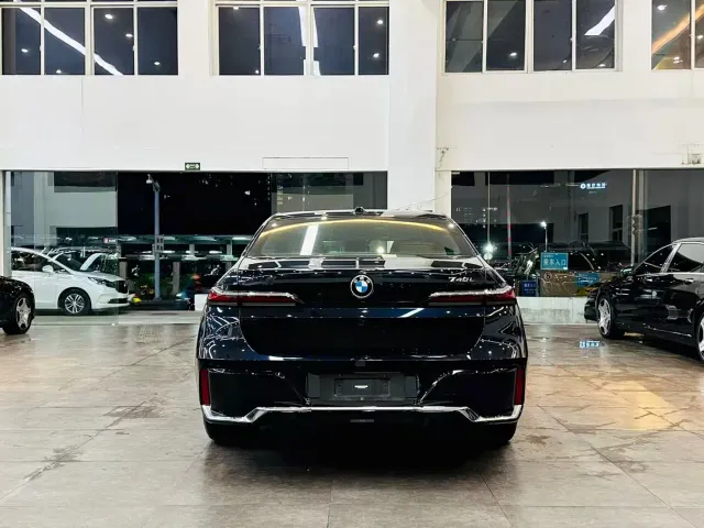 BMW 7 Series — Фото автомобиля 5