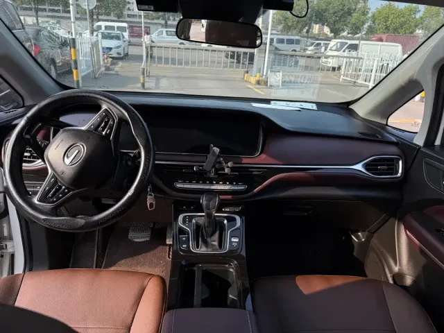 GAC Trumpchi M6 — Фото автомобиля 11