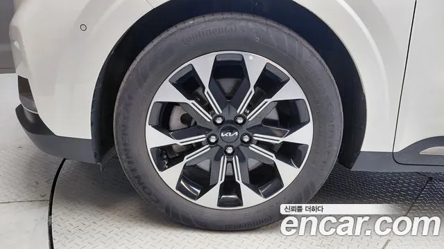Kia Carnival Generation 4 — Фото автомобиля 5