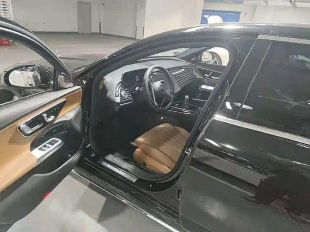 Mercedes-Benz E-Class — Фото автомобиля 5