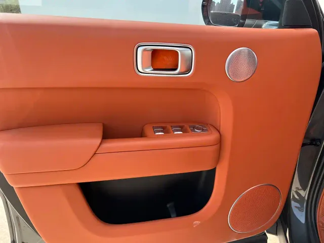Li Auto L8 — Фото автомобиля 15