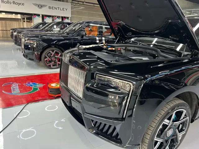 Rolls-Royce Cullinan — Фото автомобиля 3