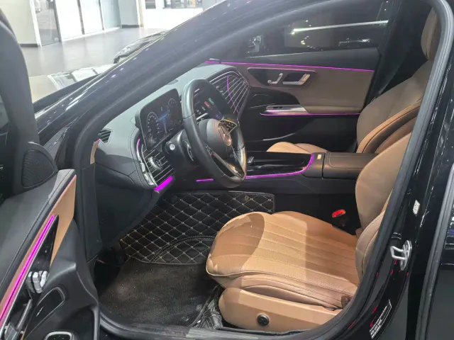 Mercedes-Benz E-Class — Фото автомобиля 12