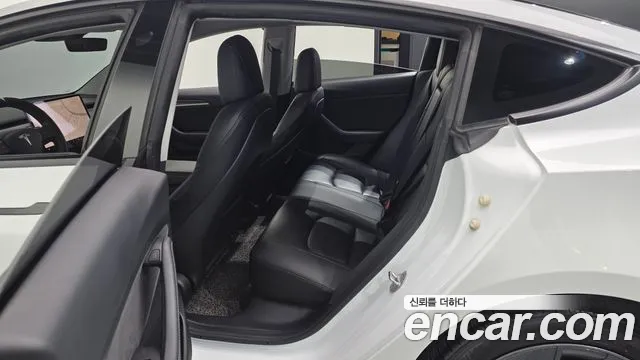 Tesla Model 3 — Фото автомобиля 11