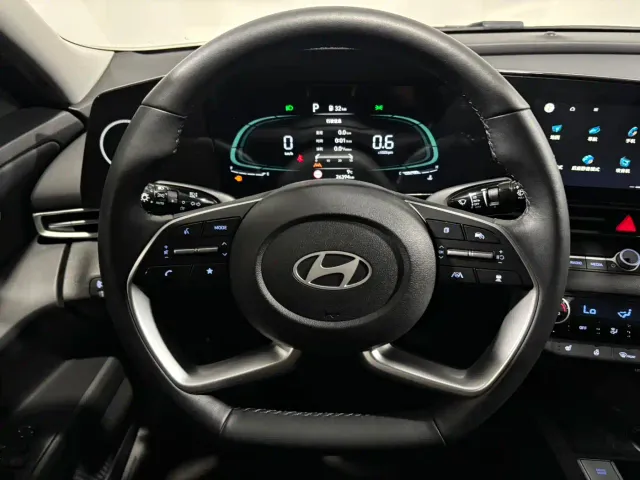 Hyundai Elantra — Фото автомобиля 11