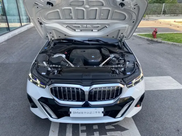 BMW 5 Series — Фото автомобиля 4