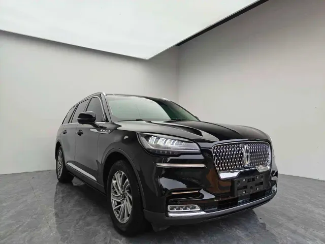 Lincoln Aviator — Фото автомобиля 3