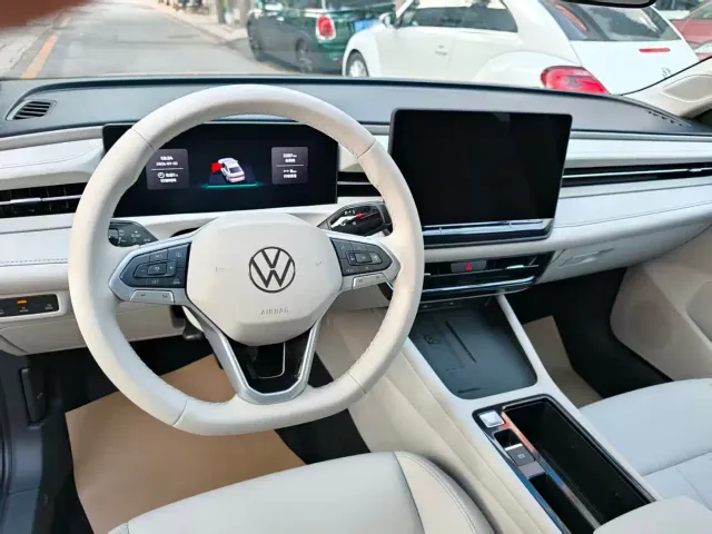 Volkswagen Lavida — Фото автомобиля 10