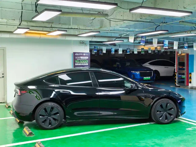 Tesla Model 3 — Фото автомобиля 6