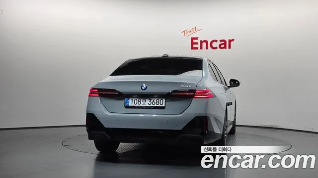 BMW 5-Series — Фото автомобиля 4